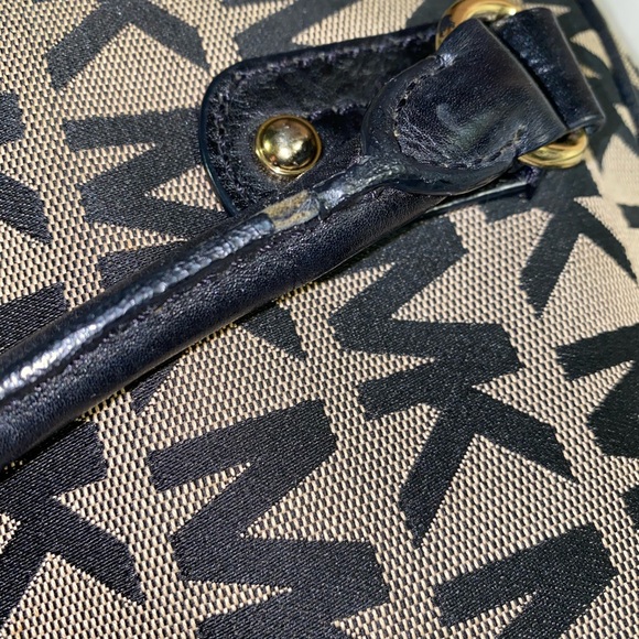 Authentic Michael Kors Satchel - Picture 14 of 16